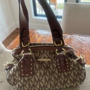 Michael Kors Brown Shoulder Bag with Elegant Design